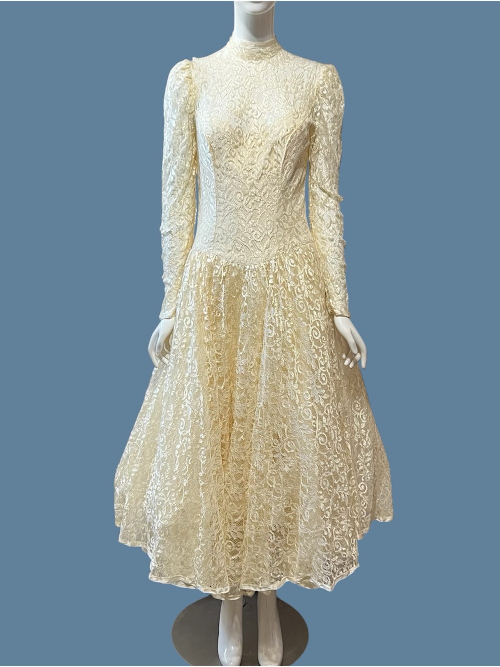 Vintage 1960s Ivory Lace Tea Length Wedding Dress Sz 7 Sweetheart Long Sleeve